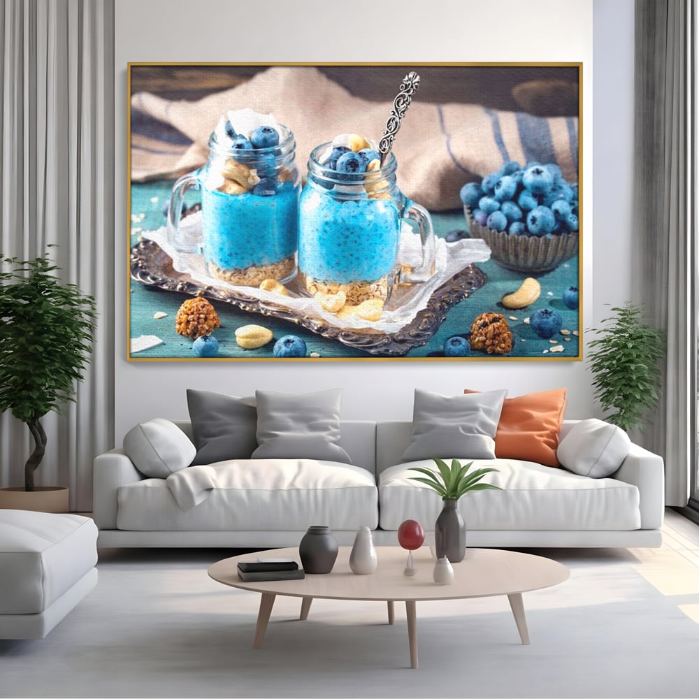 Tablou canvas cu tablou cu borcane pline cu desert albastru, in rama de aluminiu auriu, pe perete intr-un living